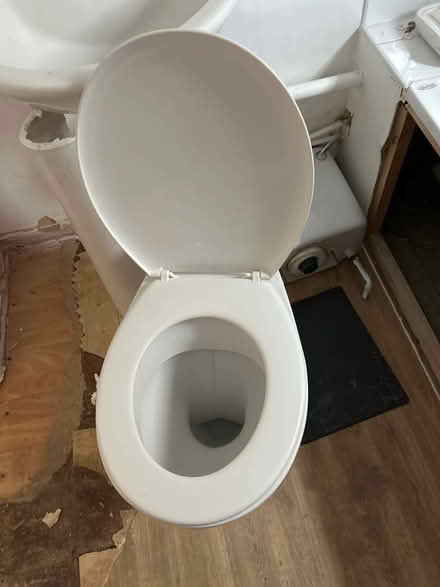 Photo of free Toilet and sink (Stepney Green E1) #3