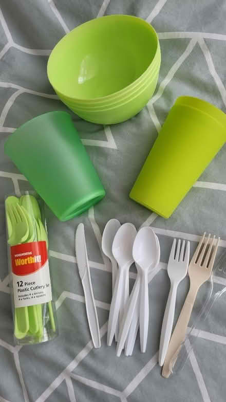 Photo of free Plastic picnic cutlery/bowls (Hornchurch RM12) #1