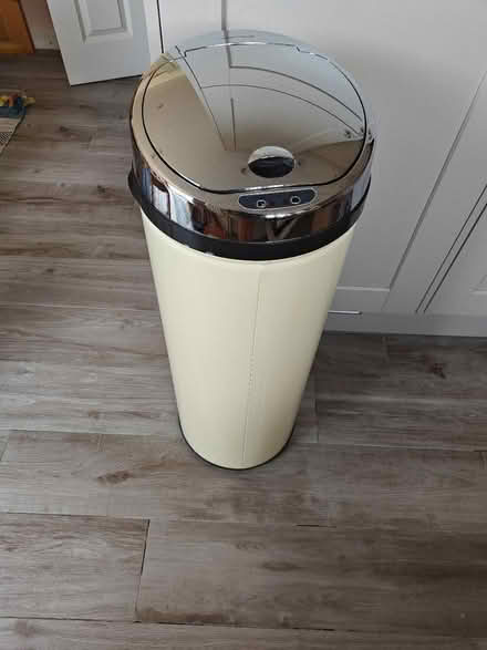 Photo of free Bin with motion sensor lid (Sm4) #1
