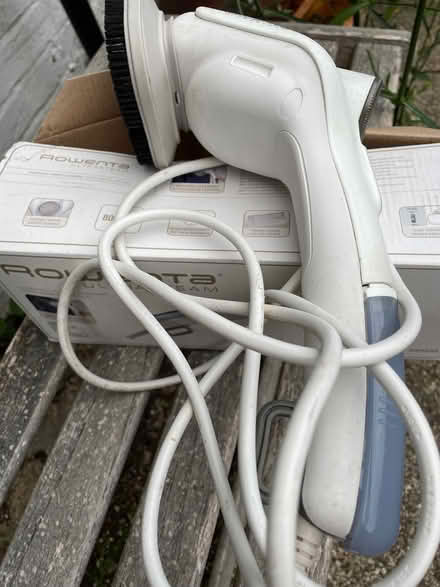 Photo of free Handheld Clothes Steamer (CT1) #1