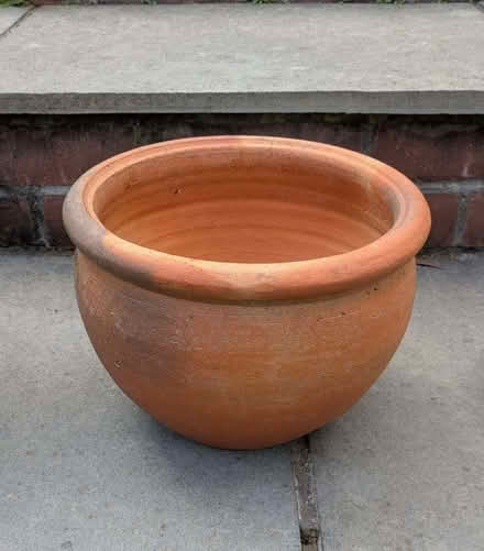 Photo of free Terracotta pot (Sheet GU32) #1