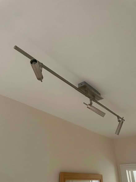 Photo of free 3 spot ceiling light (The Hockering GU22) #1