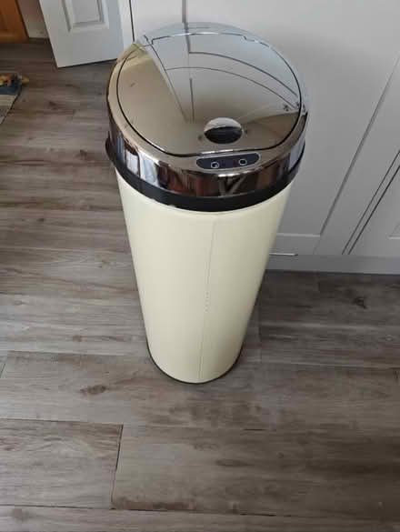 Photo of free 50L sensor lid bin (South Norwood, SE25) #1