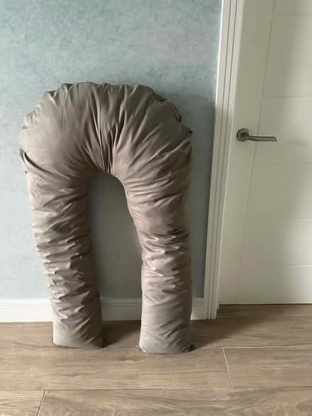 Photo of free U shaped pillow (Marshalswick AL4) #1