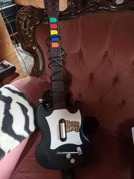 Photo of free Guitar hero guitar (BA2) #1