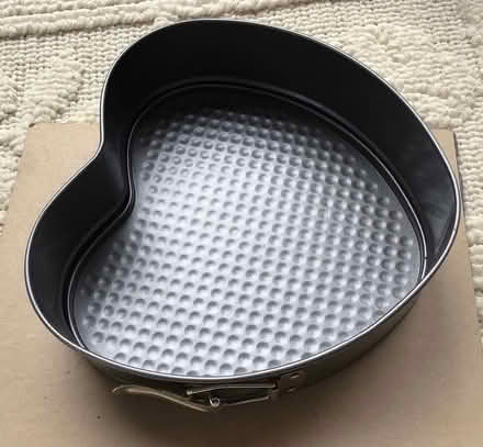 Photo of free heart cake tin (Cookham SL6) #1