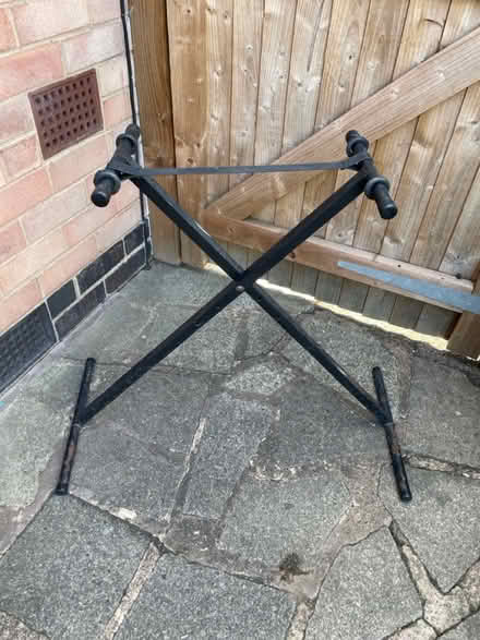 Photo of free Keyboard Stand (LE9) #1