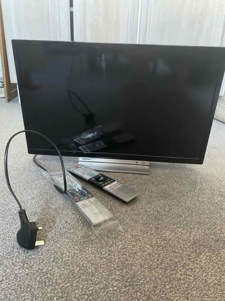 Photo of free 24” Toshiba tv (Lewisham, SE13) #1