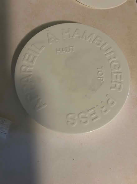 Photo of hamburger press, lids, discs (L5L 5P5) #2