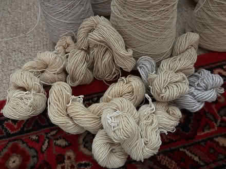 Photo of free Cones of weaving yarn and assorted skeins (Newport East PO30) #3