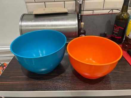 Photo of free Large mixing bowls (CH42) #1