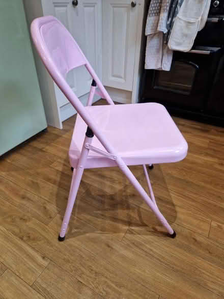 Photo of free Folding pink metal chair (Matlock DE4) #2