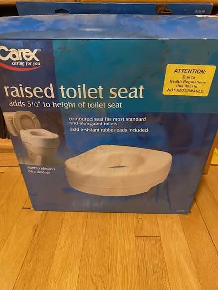 Photo of free Raised Toilet Seat (N Cleveland Park/Tenleytown) #2