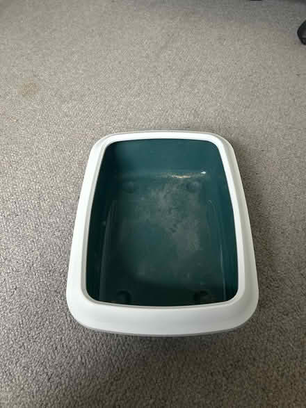 Photo of free Cat litter tray (Park street st albans AL2) #1