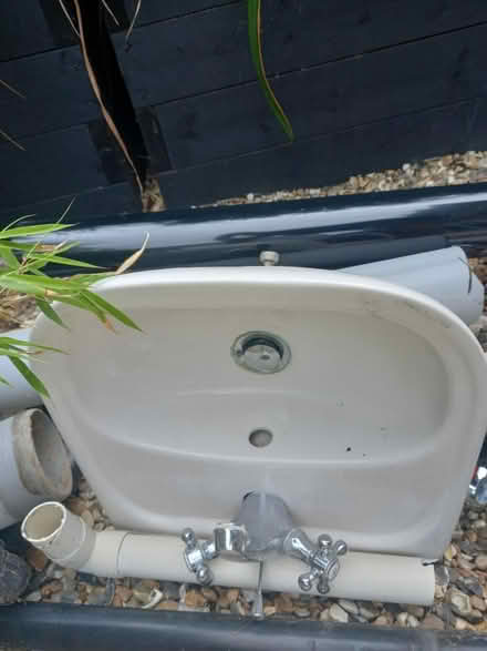 Photo of free small sink (Maidstone) #1