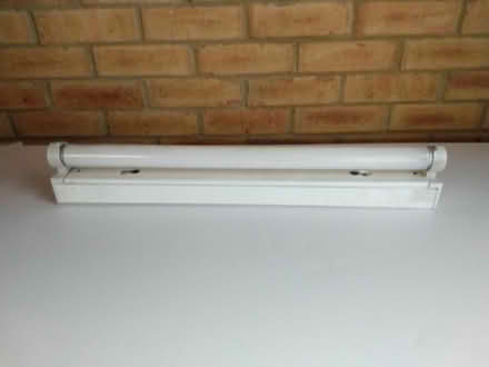 Photo of free 2ft fluorescent light (The Reddings) #1