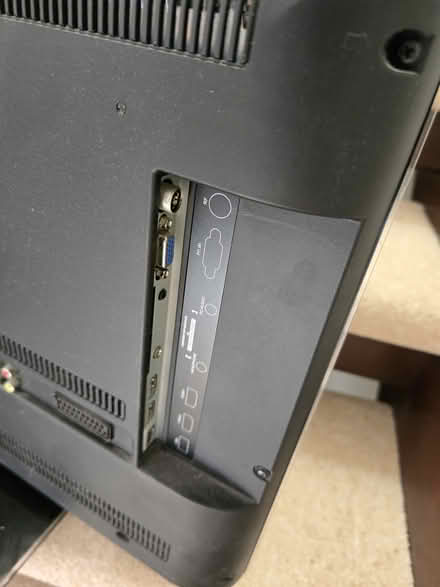 Photo of free 32" tv with built in dvd player (GU9 9e) #3