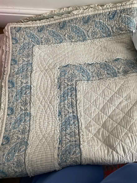 Photo of free King sized quilted bedspread (St Albans AL3) #1