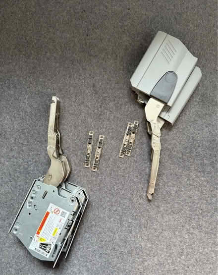 Photo of free Kitchen Hinges - 2 sets (Berkhamsted HP4) #1