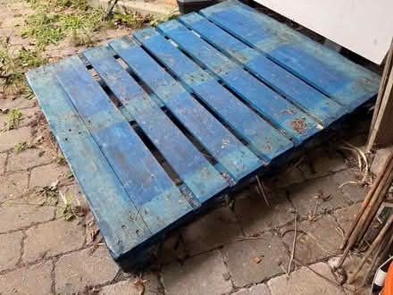Photo of free Blue Pallet (Tunbridge Wells S. TN2) #2