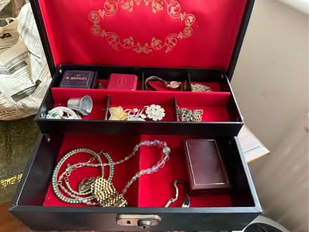 Photo of free Jewellery box with miscellaneous cheap jewellery (Horndean PO8) #1