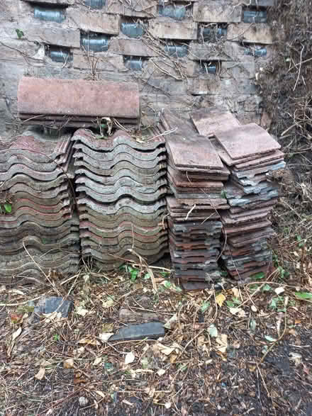 Photo of free roof tiles (Leighton Buzzard LU7) #1