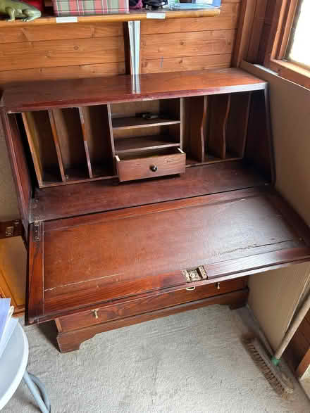 Photo of free Bureau (Moor Park L9) #1