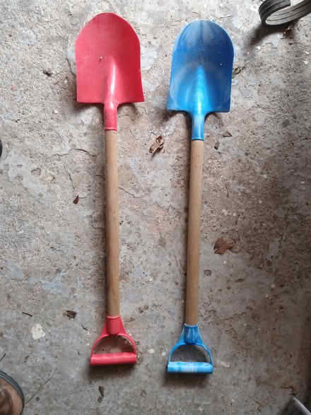 Photo of free Beach spades (Luston HR6) #1