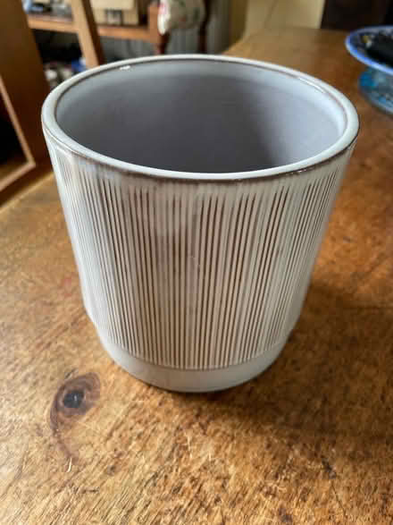 Photo of free Plant pot (Kennington SW8) #1