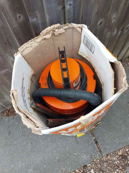 Photo of free Vax vacuum cleaner, wet/dry (35 yrs old) (Wildridings RG12) #1