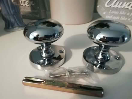 Photo of free pack of 2 shiny chrome door knobs (Chigwell IG7) #1