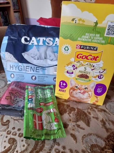 Photo of free Cat litter and treats (Colwick NG4) #1