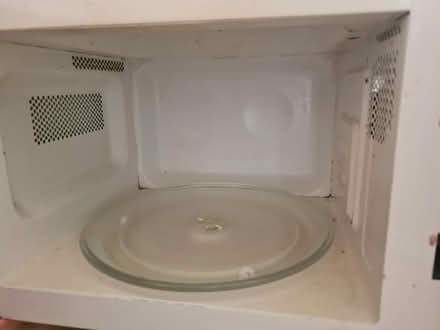 Photo of free Cream daewoo 800w microwave (BS5) #3