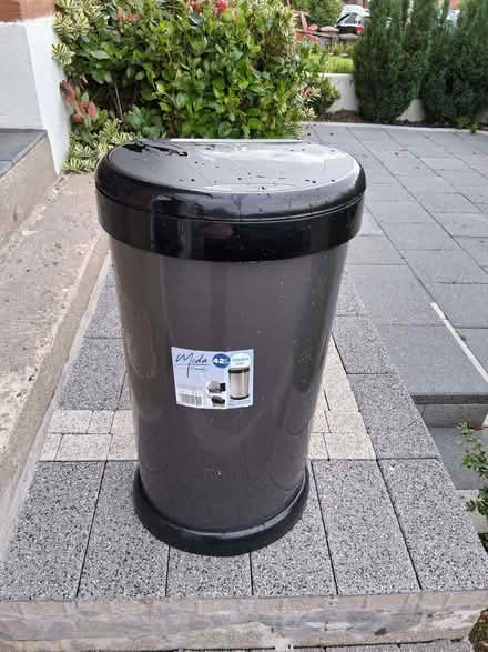 Photo of free New 42 litre indoor press release bin (BT8) #3