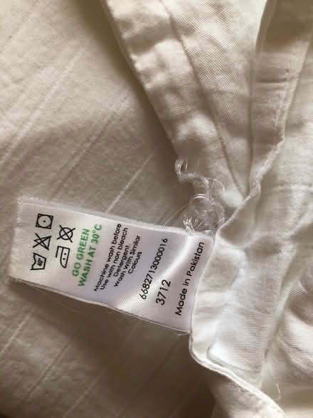 Photo of free White double duvet set (Denham UB9) #3