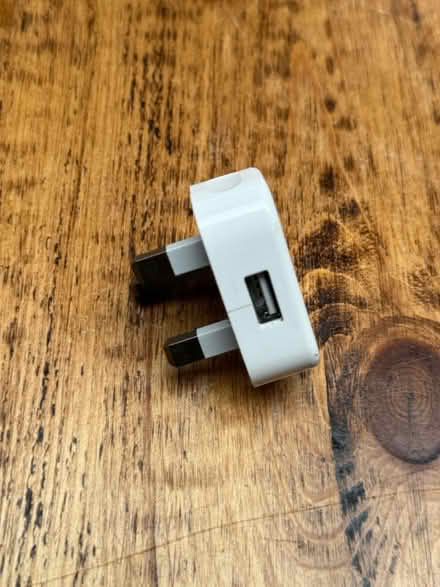 Photo of free iPhone charger (Wood Green N22) #3