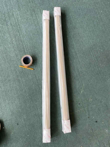 Photo of free 2 fluorescent lights in fitting (SE19) #1