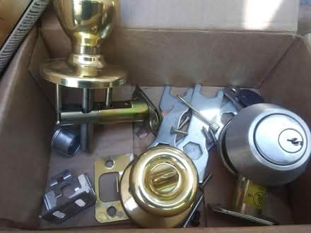 Photo of free doorknobs and deadbolt (UNM area) #1