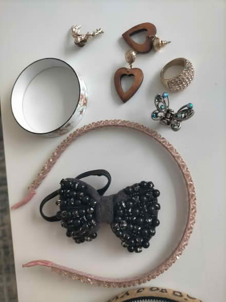 Photo of free Jewellery and hair assesories (Stevenage SG1) #3