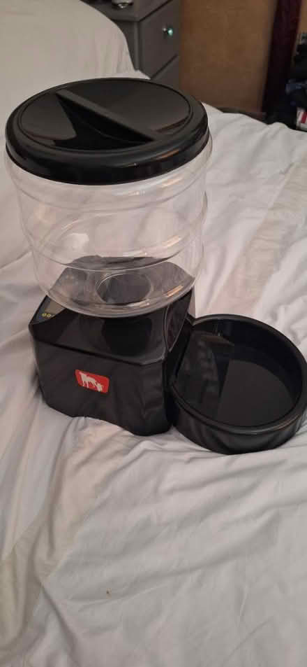 Photo of free Automatic pet feeder (Welling DA16) #1