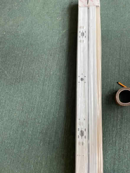 Photo of free 2 fluorescent lights in fitting (SE19) #4