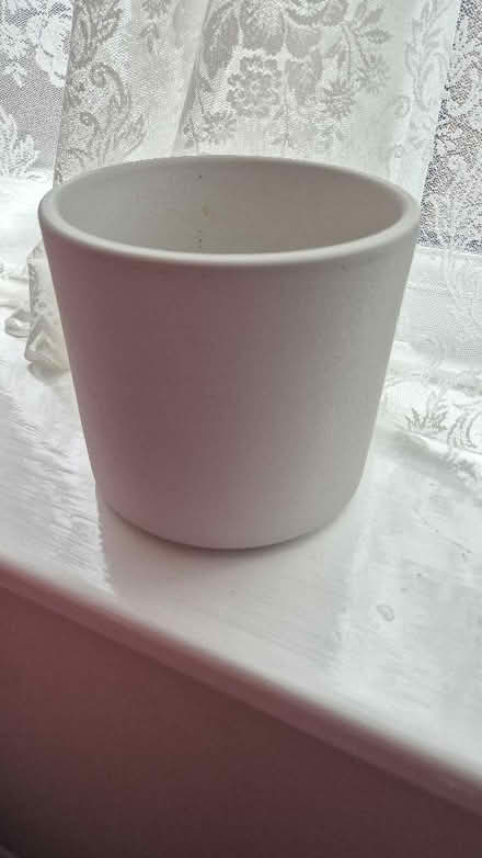 Photo of free White ceramic plant pot 12cm (Figge's Marsh CR4) #1