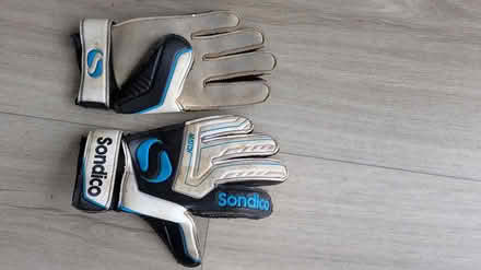 Photo of free Sandico goalkeeper football gloves (Farnborough GU14) #1
