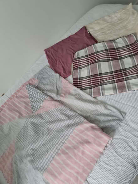 Photo of free 3 Cushion covers with zips. 2 matching pillowcases (Reddish SK5) #3