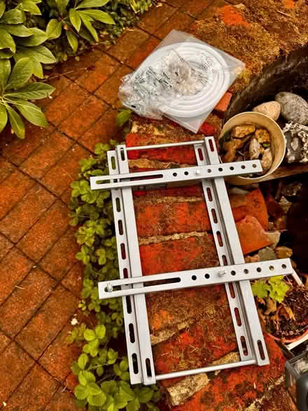 Photo of free Flat to wall TV bracket and fixings (Micheldever, SO21 3DF) #2