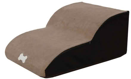 Photo of free dog ramp/steps - firm foamhttps://www.ilovefreegle.org/give/ (Snaresbrook E11) #2