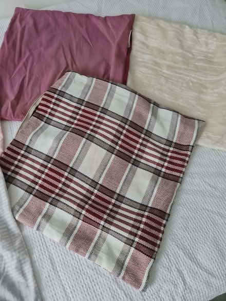 Photo of free 3 Cushion covers with zips. 2 matching pillowcases (Reddish SK5) #1
