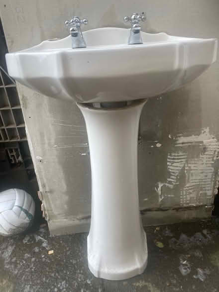 Photo of free Sink and pedestal (Stannington S6) #2