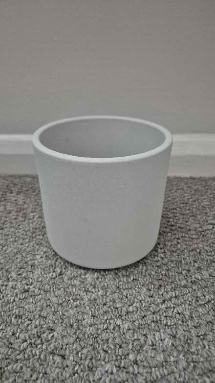 Photo of free White ceramic plant pot 12cm (Figge's Marsh CR4) #2