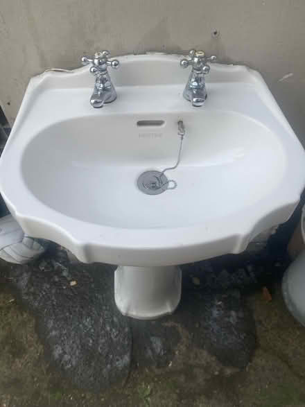 Photo of free Sink and pedestal (Stannington S6) #3